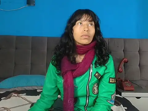 karolinee 66  online show from March 19, 2026, 4:12 am