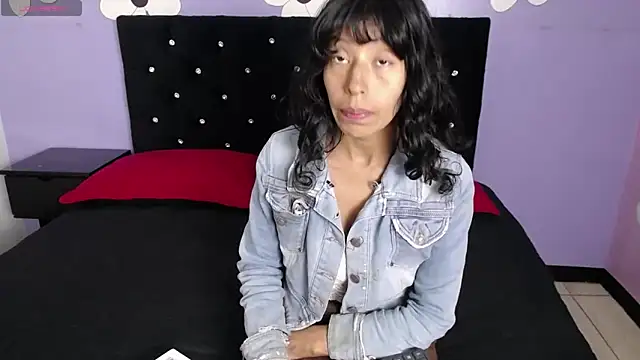 Snapshot of karolinee_66_ chatting on February 15, 2026, 4:02 am karolinee 66 online show from February 15, 2026, 4:02 am