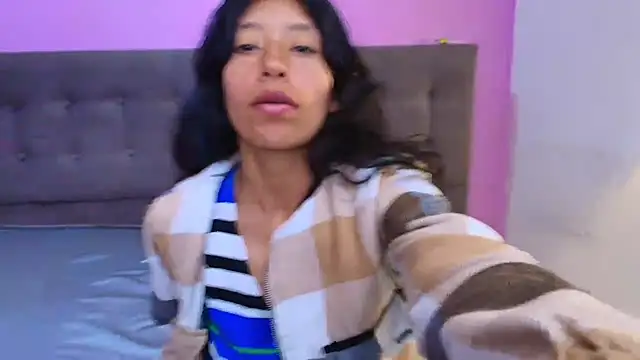 karolinee 66  online show from June 17, 2026, 3:28 am