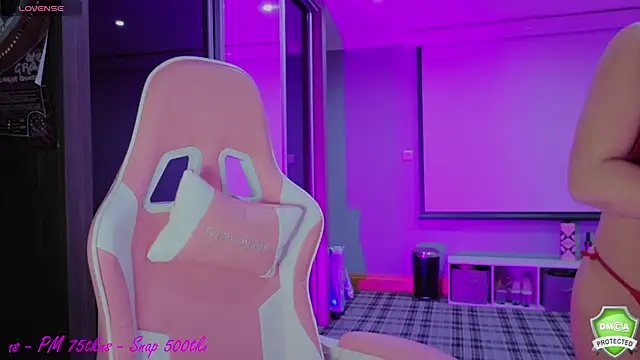 Snapshot of Daisydelicious chatting on October 15, 2025, 8:39 pm Daisydelicious online show from October 15, 2025, 8:39 pm