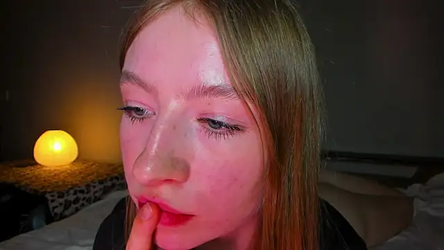 minidivaa  online show from April 2, 2026, 7:20 pm