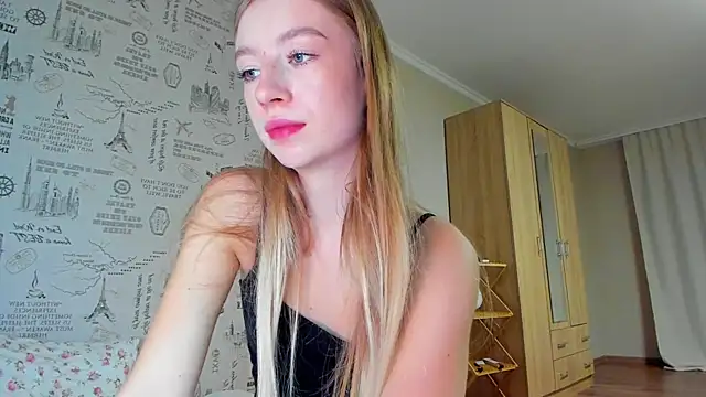 minidivaa  online show from December 18, 2025, 6:23 pm