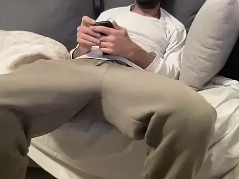 4small4inchlol online show from February 3, 2026, 8:25 pm