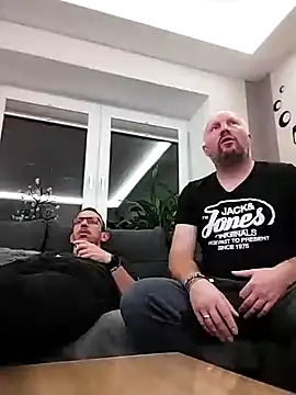 two gays online show from November 8, 2025, 9:18 pm