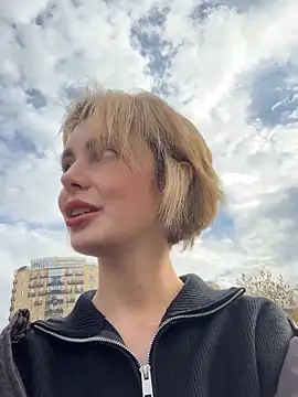 SandraCarter online show from October 23, 2025, 7:18 am