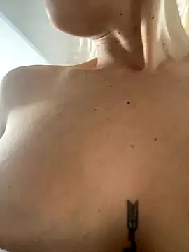 Snapshot of alicev_kitty chatting on October 22, 2025, 12:59 pm alicev kitty online show from October 22, 2025, 12:59 pm