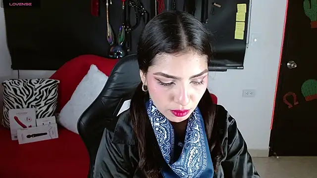 Carolaine69  online show from May 30, 2026, 2:23 pm