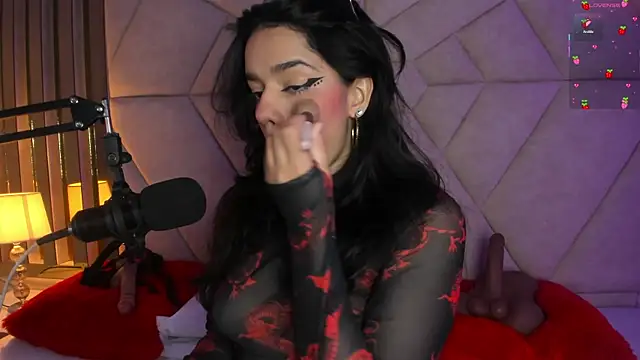 ValerieKay  online show from October 17, 2025, 1:35 pm