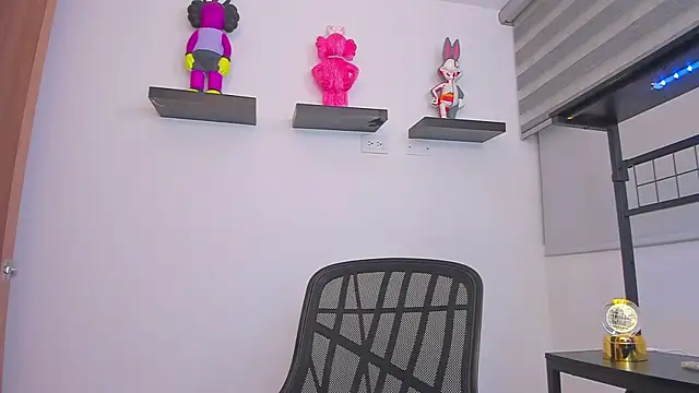 Gangster Girl online show from April 23, 2026, 6:31 am