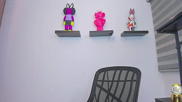 Gangster Girl online show from April 24, 2026, 4:36 am