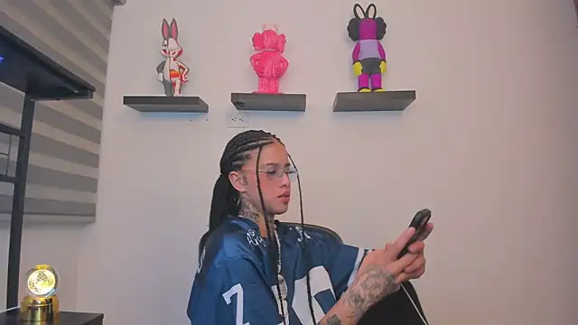 Gangster Girl online show from July 2, 2026, 3:23 am