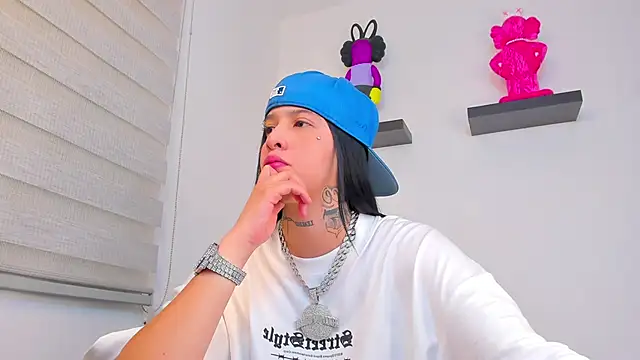 Gangster Girl online show from January 2, 2025, 1:27 am