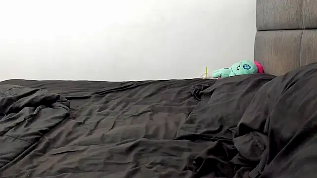 KatyLizz online show from October 14, 2025, 9:04 pm