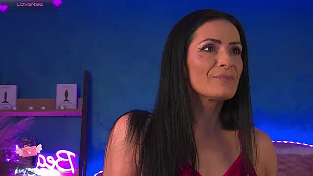 Snapshot of RaisaVawn chatting on November 18, 2025, 7:00 am RaisaVawn online show from November 18, 2025, 7:00 am