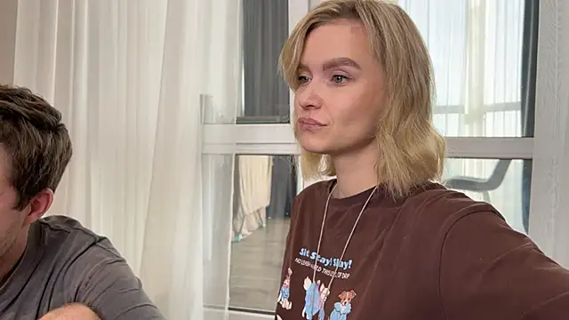 Adelovenick online show from November 19, 2025, 8:47 am