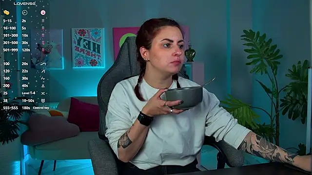 Lana  May online show from November 30, 2025, 11:33 am