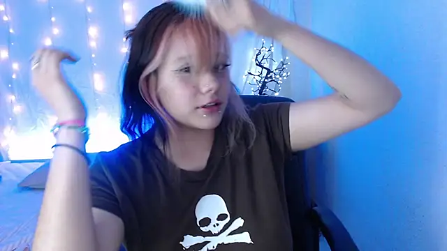 mixie cute online show from December 4, 2024, 2:03 am