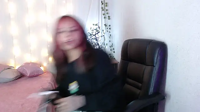 mixie cute online show from January 5, 2025, 10:08 pm