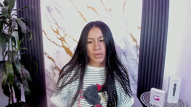 Snapshot of EmiGomez_ chatting on May 27, 2026, 1:40 pm EmiGomez online show from May 27, 2026, 1:40 pm