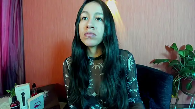 Snapshot of EmiGomez_ chatting on May 11, 2026, 4:04 pm EmiGomez online show from May 11, 2026, 4:04 pm