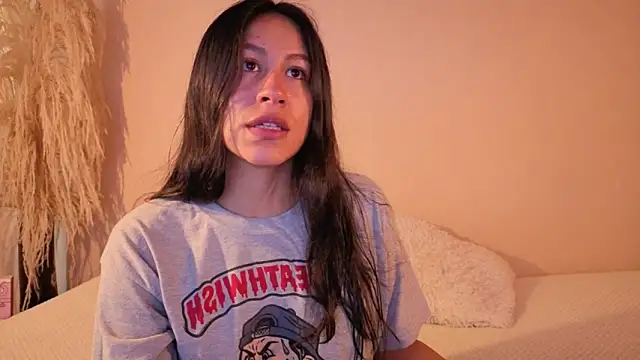 EmiGomez  online show from December 1, 2025, 11:44 am