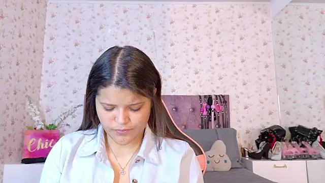 AvrillThomas online show from November 11, 2025, 5:08 pm