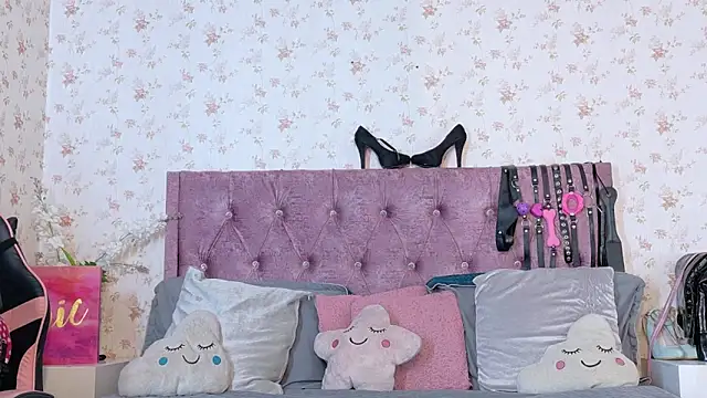 AvrillThomas online show from October 6, 2025, 3:57 pm