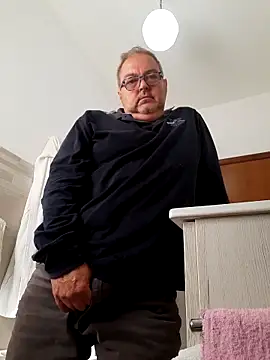 Snapshot of bluangelo chatting on November 6, 2025, 10:08 am bluangelo online show from November 6, 2025, 10:08 am