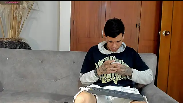 jamesinked  online show from October 28, 2025, 1:17 am