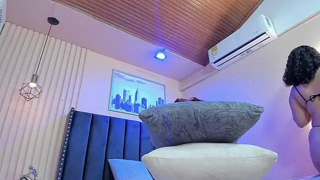 Snapshot of viiolett_lee chatting on January 11, 2026, 8:27 pm viiolett lee online show from January 11, 2026, 8:27 pm