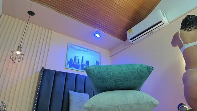 viiolett lee online show from February 26, 2026, 8:09 pm