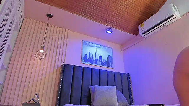 viiolett lee online show from November 4, 2025, 10:46 pm