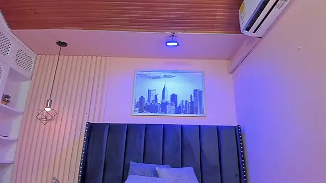 viiolett lee online show from October 26, 2025, 8:20 pm