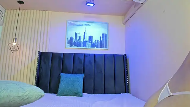 viiolett lee online show from March 3, 2026, 7:43 pm