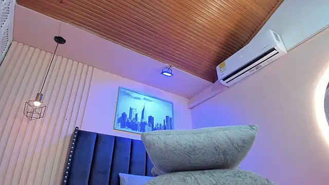 viiolett lee online show from February 14, 2026, 8:31 pm