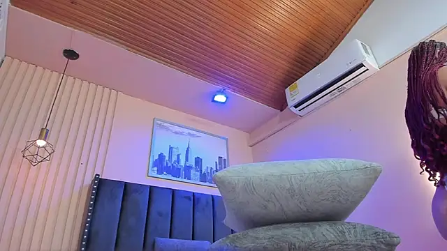 Snapshot of viiolett_lee chatting on December 20, 2025, 9:06 pm viiolett lee online show from December 20, 2025, 9:06 pm