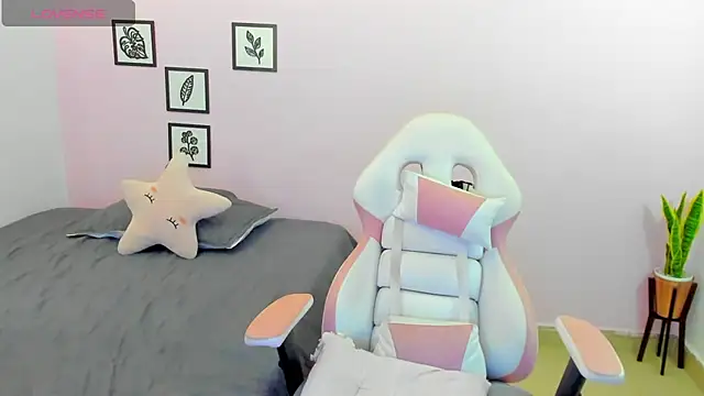 sophie pazz online show from October 17, 2025, 10:33 pm