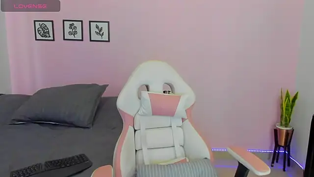 sophie pazz online show from April 5, 2026, 5:41 pm