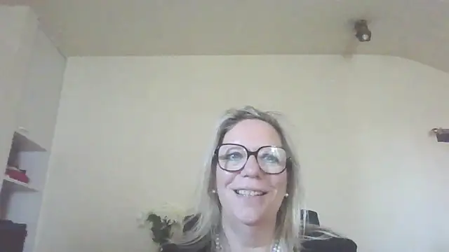 Silkesquirt online show from September 19, 2025, 7:34 am