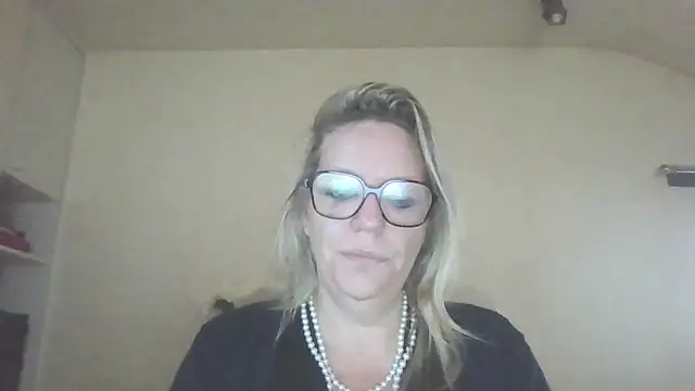 Silkesquirt online show from September 23, 2025, 6:53 am