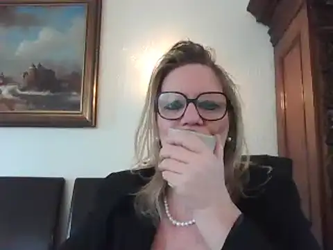 Silkesquirt online show from December 20, 2024, 11:21 am