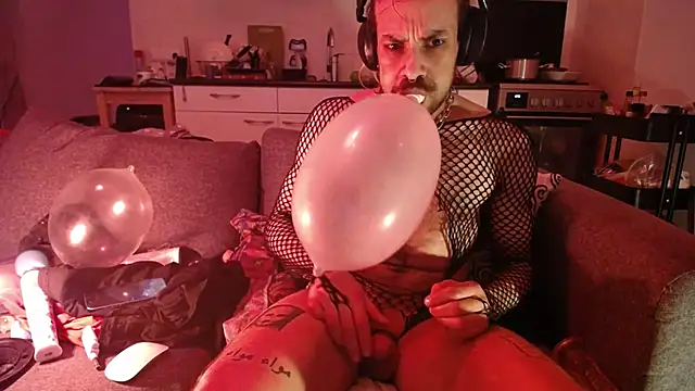 Snapshot of P4RtYBOII92 chatting on February 22, 2026, 12:07 pm P4RtYBOII92 online show from February 22, 2026, 12:07 pm