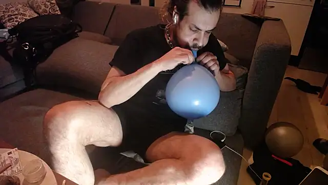 Snapshot of P4RtYBOII92 chatting on January 17, 2026, 2:26 am P4RtYBOII92 online show from January 17, 2026, 2:26 am