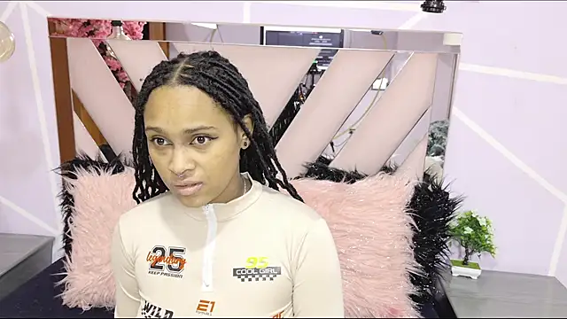 Elith noa online show from December 5, 2025, 8:28 pm