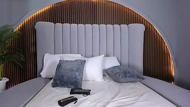 CaitlynCouper online show from November 29, 2025, 11:54 am