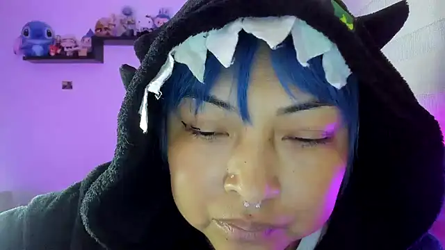 Shaddycute  online show from November 19, 2025, 5:07 am