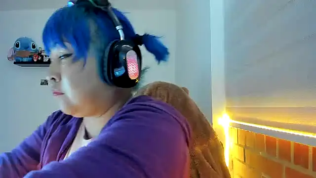 Shaddycute  online show from November 4, 2025, 5:17 pm