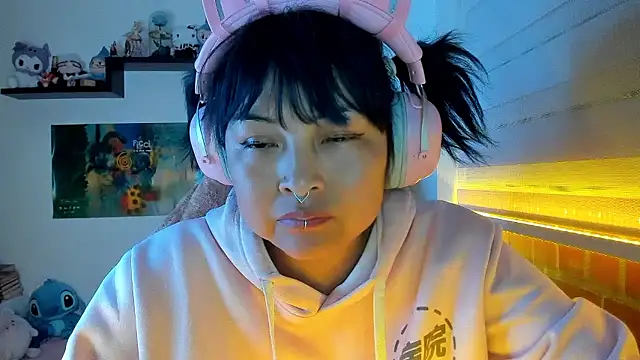 Snapshot of Shaddycute_ chatting on February 24, 2026, 12:22 am Shaddycute online show from February 24, 2026, 12:22 am