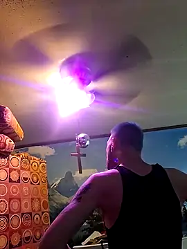 gettinit2wice online show from February 8, 2026, 12:03 pm