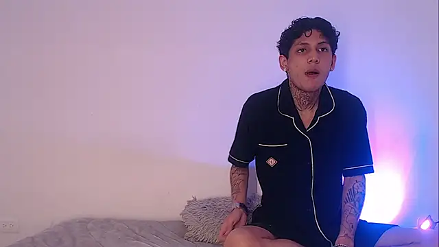 Snapshot of Sebas_And_Mila chatting on September 29, 2025, 1:01 am Sebas And Mila online show from September 29, 2025, 1:01 am